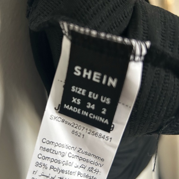 Backless, Halter Top - Picture 3 of 3